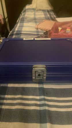NoVAUTHYNavy blue lock box