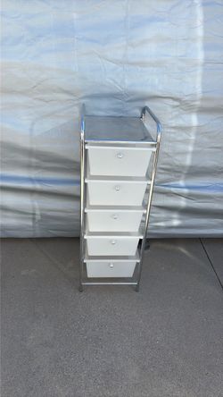 Storage cabinet with drawers