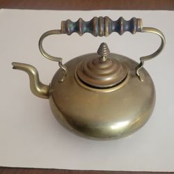 Antique Vintage Victorian-era brass teapot toddy kettle with 4 feet 
.Pre-owned, good shape  Please see photos for details. Bought on estate 
sale.
It