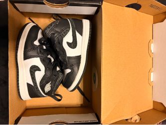 Kids Jordan Shoes size 6