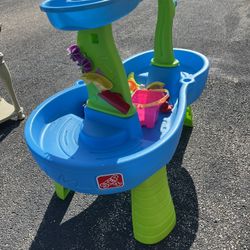 NICE! Step2 Rain Showers Splash Pond Water Table two level accessories included kids outdoor play