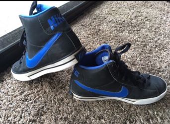 Nikes size 5y