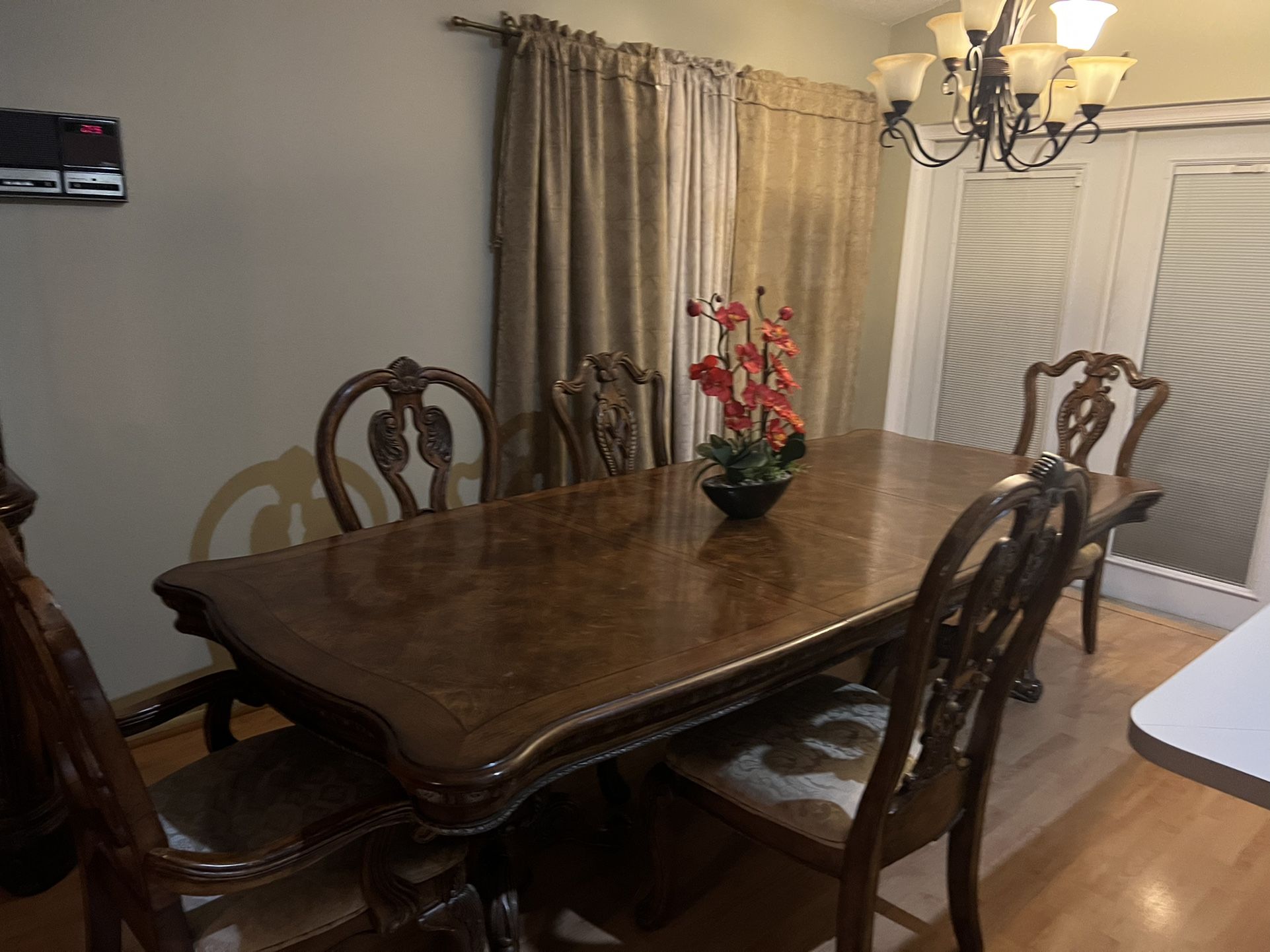12 Foot Dining Table With 2 Leafs and 5 Chairs And 1 Hutch With Lighting Inside