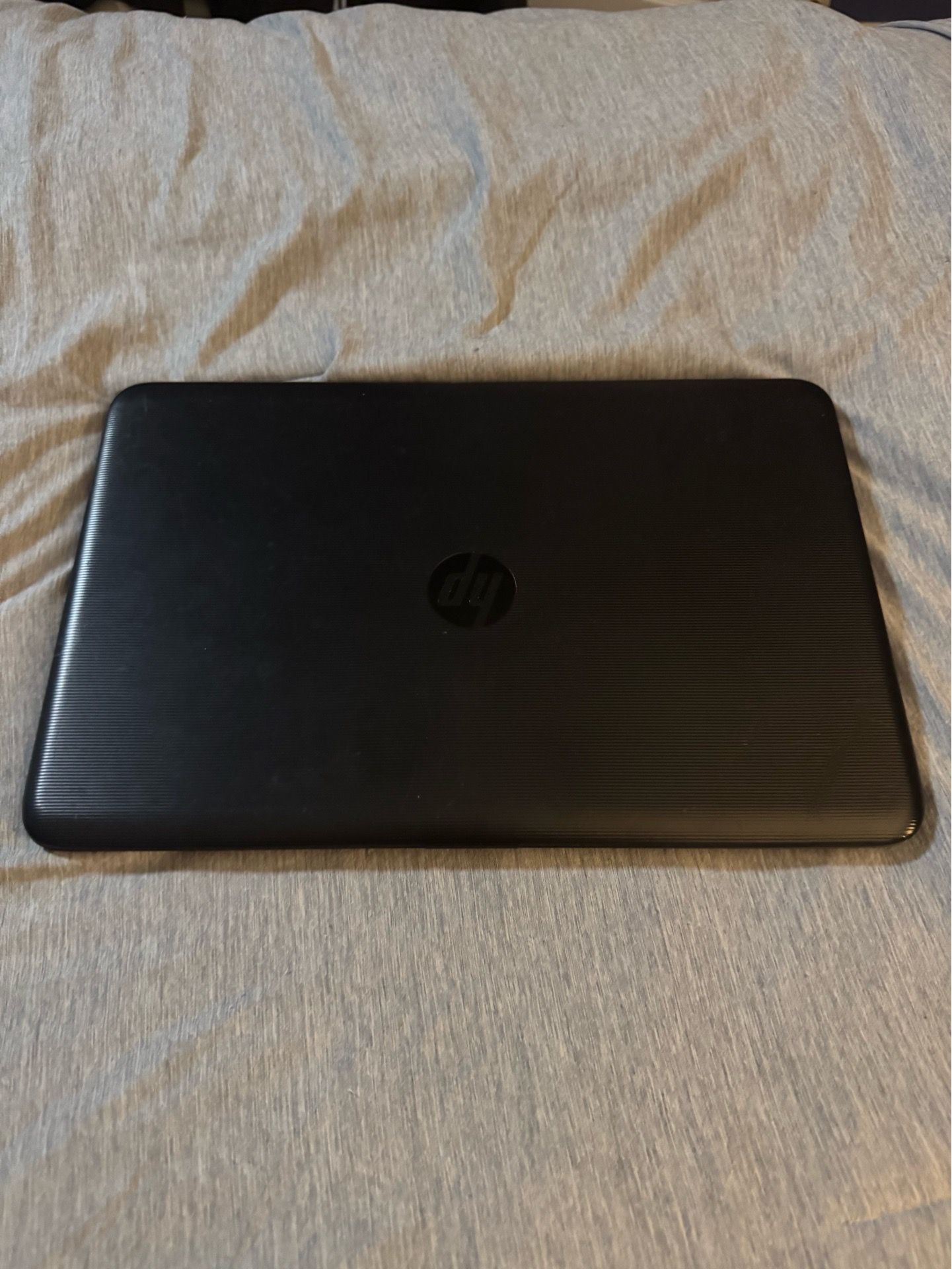 HP Laptop Intel Core i3 15.6” – Works Great – Charger Included