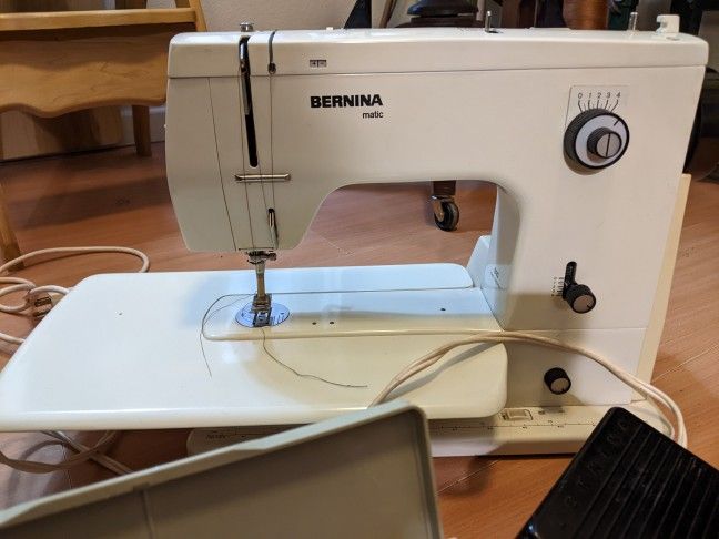 Bernina 810 Sewing Machine
