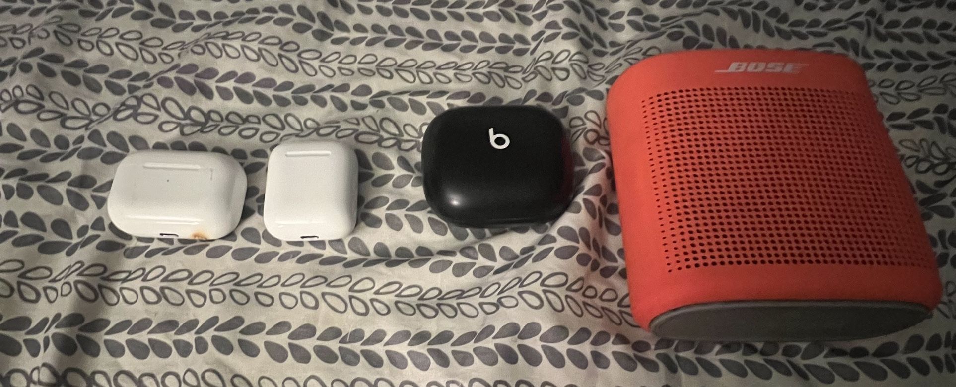Airpod Beats And bose speaker (BUNDLE) Check Dec