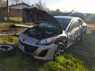 2011 MAZDA 3 2.0L FOR PARTS
