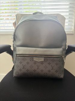 Monogram Taiga Discovery Backpack PM – Silver