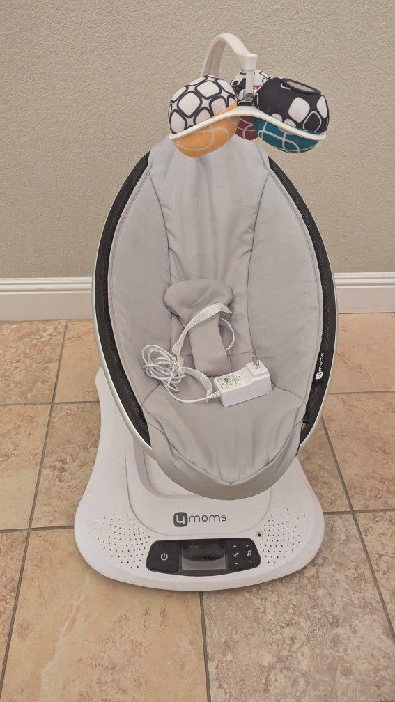 Excellent Condition - 4moms MamaRoo Baby Swing