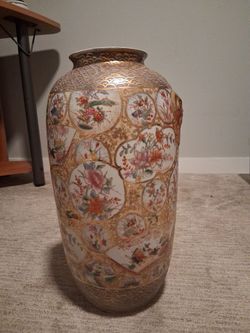 Japanese Satsuma style Porcelain Vase