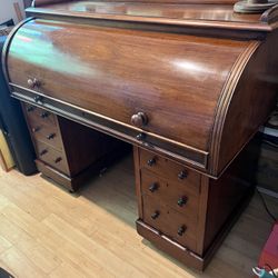 Vintage Roll-Top Wooden Desk – Solid Wood, Lots of Storage
