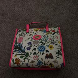 This is a Gucci Medium Flora canvas tote bag with Pink Leather trim