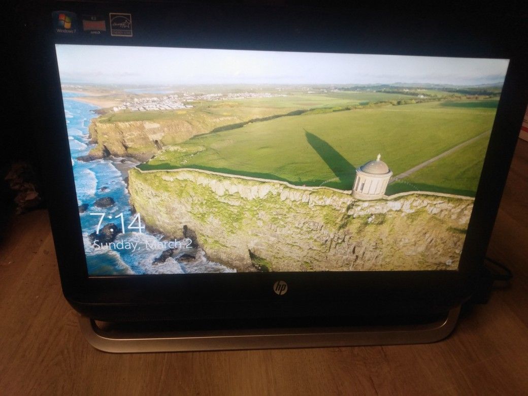 Vintage HP Omni  All In One Desktop, With Webcam, And RAM Drive, 