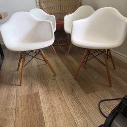 Eames chairs set of 4