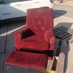 Comodo Sillon Reclinable  En Muy Buenas Condiciones