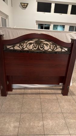 Queen bed with mattress and box spring