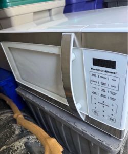 Hamilton Beach Countertop Microwave Stainless Steel 1.1 Cu.ft with Child Safety Lock 1000W White