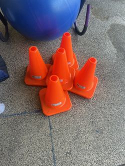 New! Set Of 5 Safety Cones 