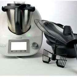 Thermomix TM5 With cook-key, Transport bag, Second Mixing Bowl And Many More 