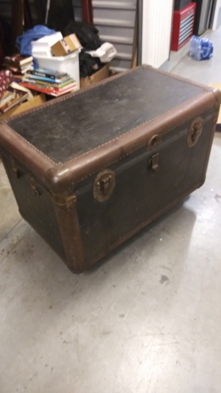 1930s Rare Antique "Everlasto" Trunk