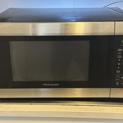 Frigidaire Countertop Microwave 
