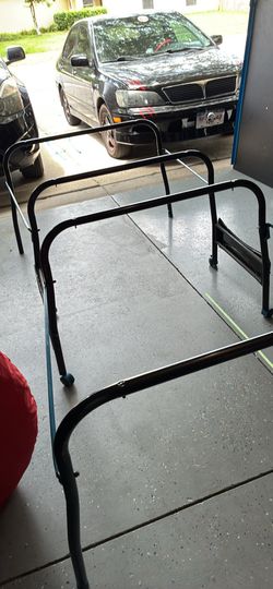 Regulation size ping-pong table with everything included needs assembly