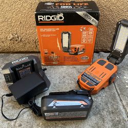 RIDGID 18V Cordless Magnetic Task Light Kit with 2.0 Ah Battery and Charger