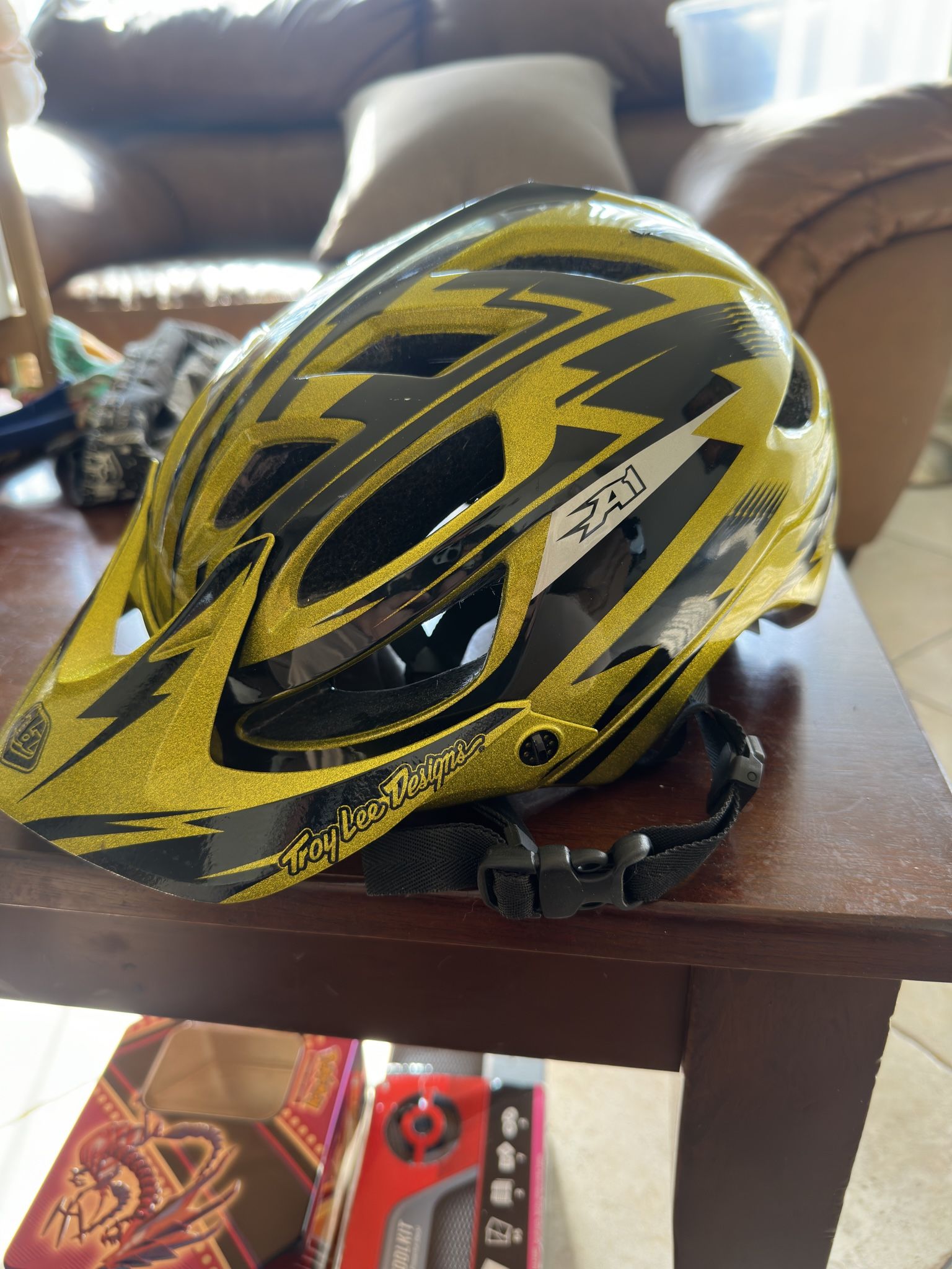 🚴🏽‍♀️ Troy Lee Helmet 🚴🏽