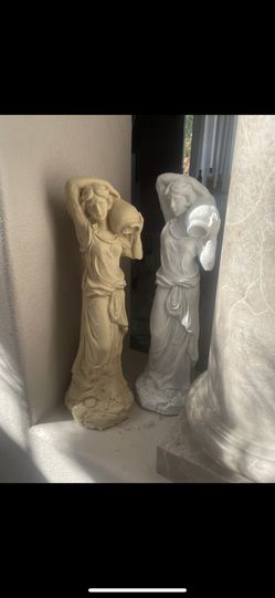 statues