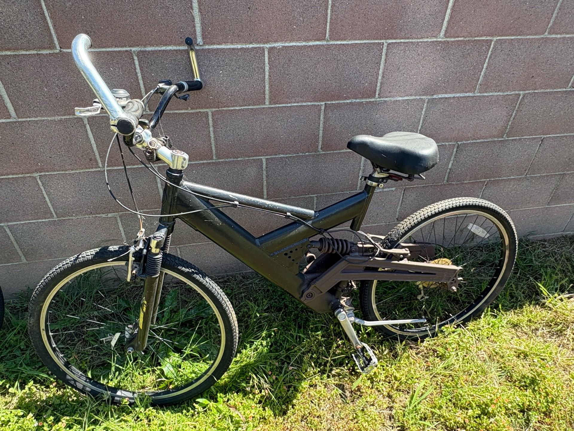 Full Suspension Mountain Bike / Project Bike – Needs Rear Wheel