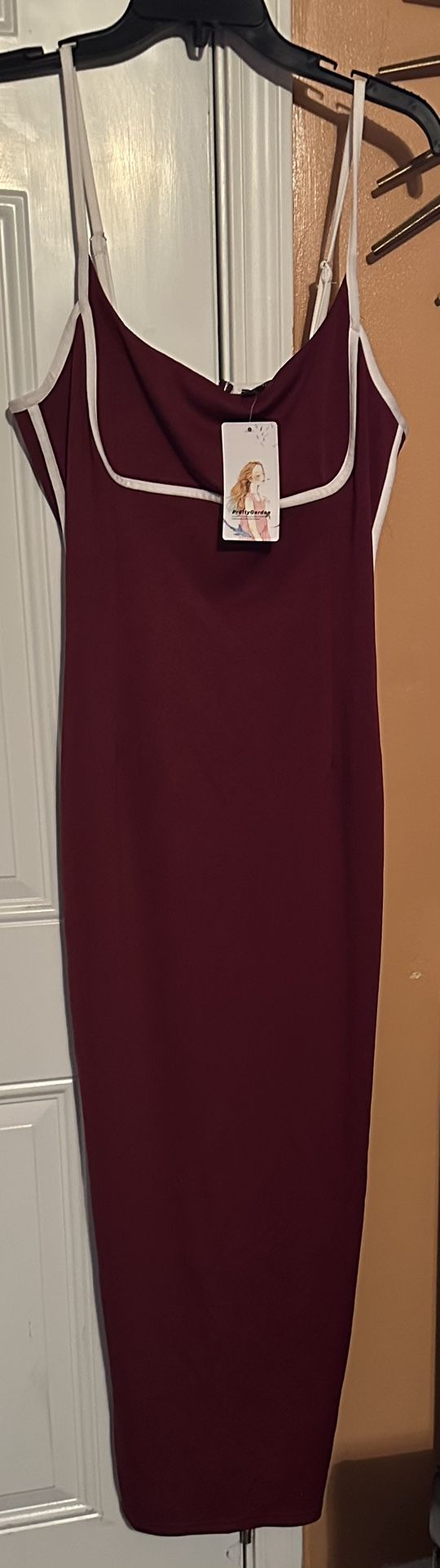 Size M long burgundy and white dress with split in black