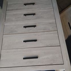 5 Drawer Dresser Grey 9/10