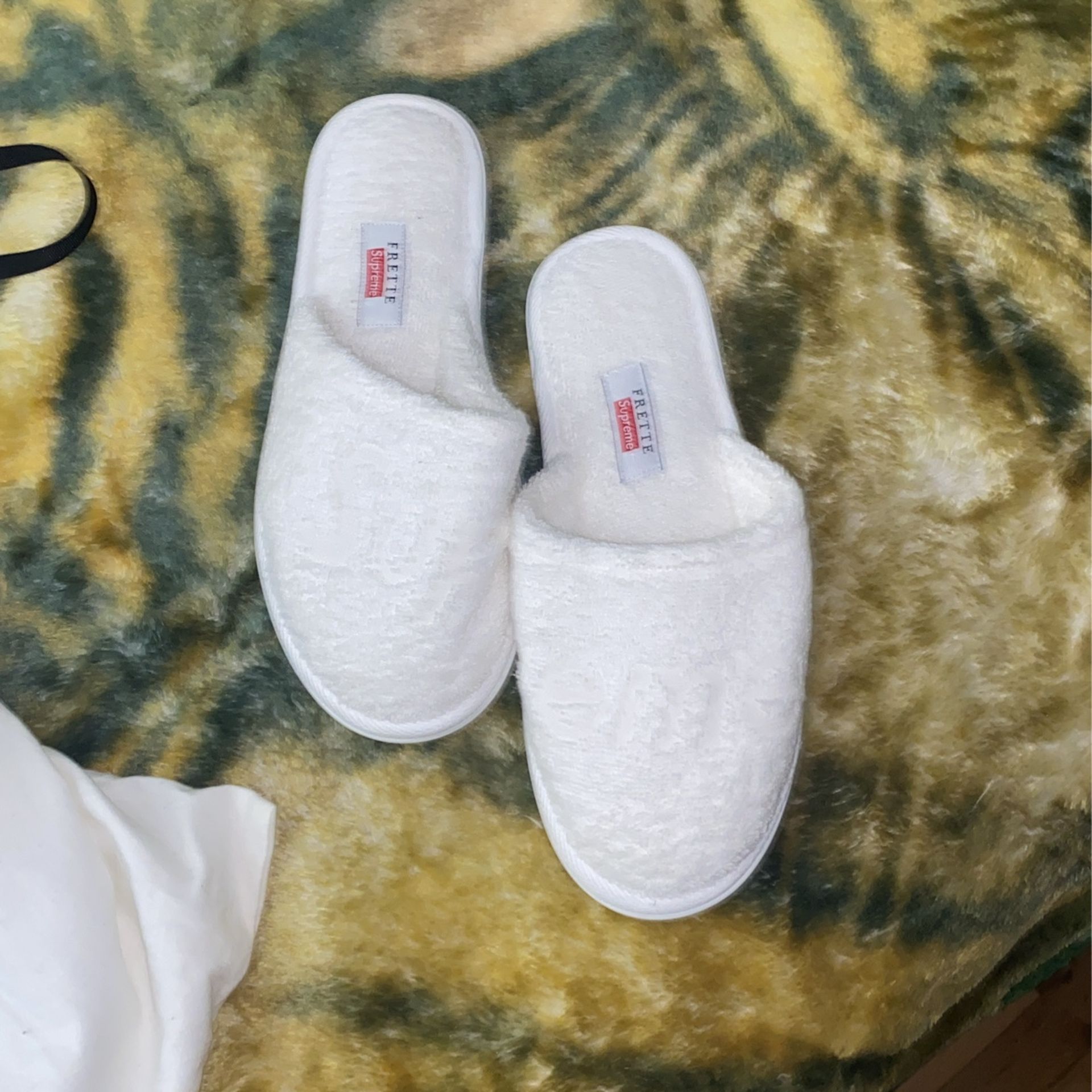 Unisex size 8-10 Supreme Frette Slippers White