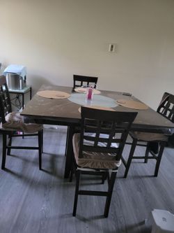 Mesa alta de madera