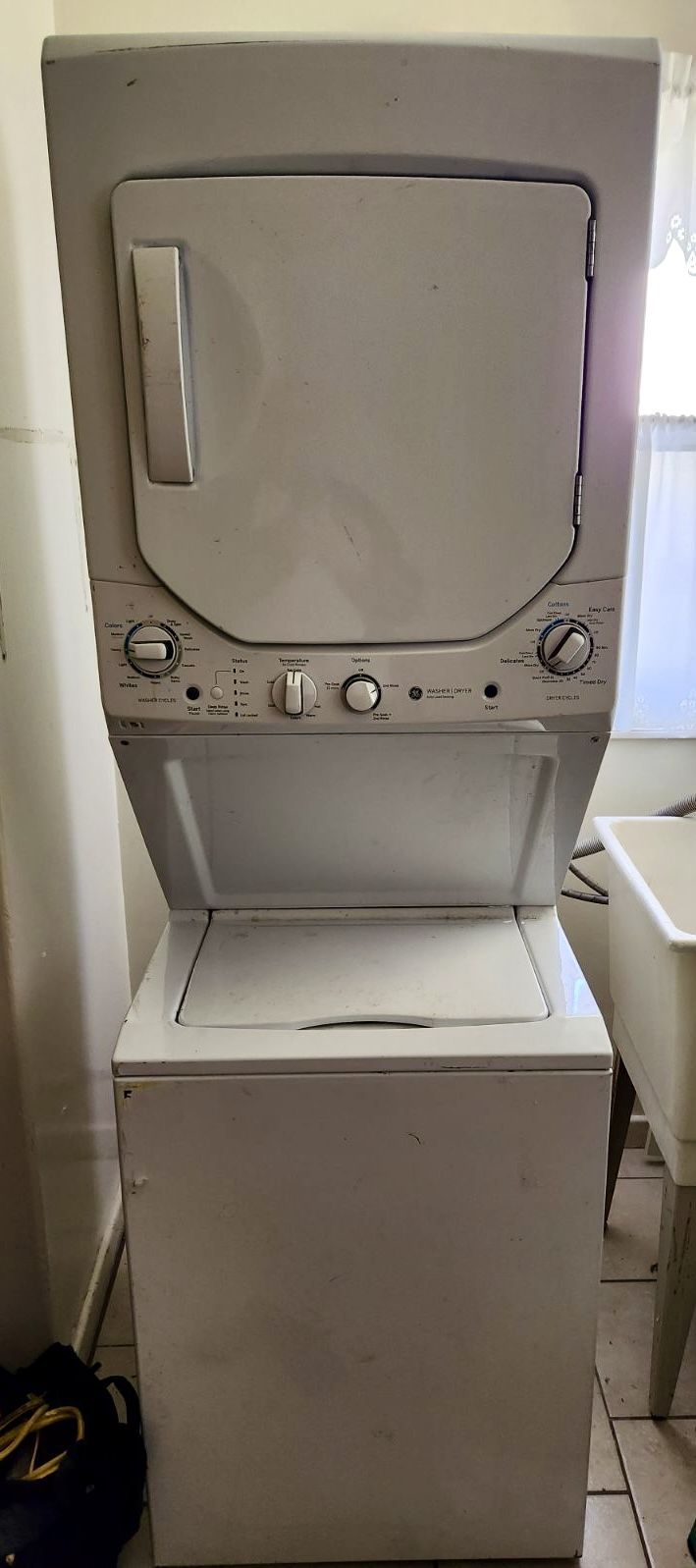 ***WORKING***GE Unitized Spacemaker® Stacking Washer/Dryer. **GAS Hookup**