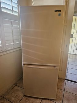 Mid size refrigerator