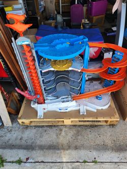 Hotwheels Super Ultimate Garage (Gorilla Garage w/Jet)