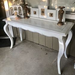 Solid Wood White  Table . Console Table . Very Sturdy. PLEASE SEE PICTURES FOR DETAILS 