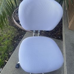 White Mesh Padded Swivel Task Office Chair with Chrome Base