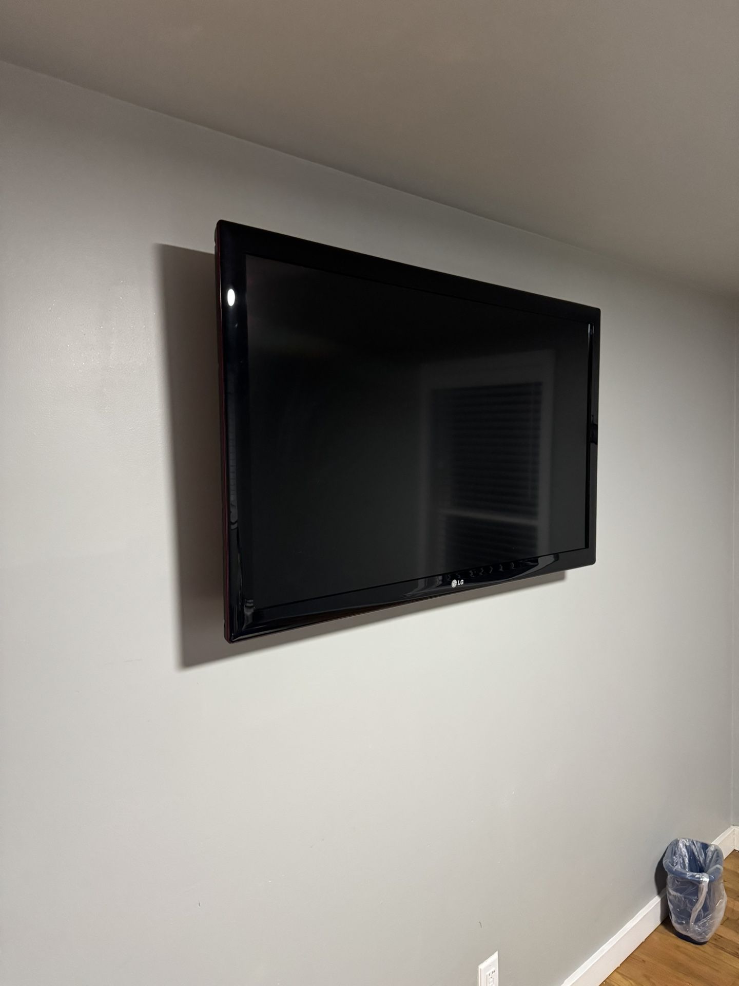 Large LG tv