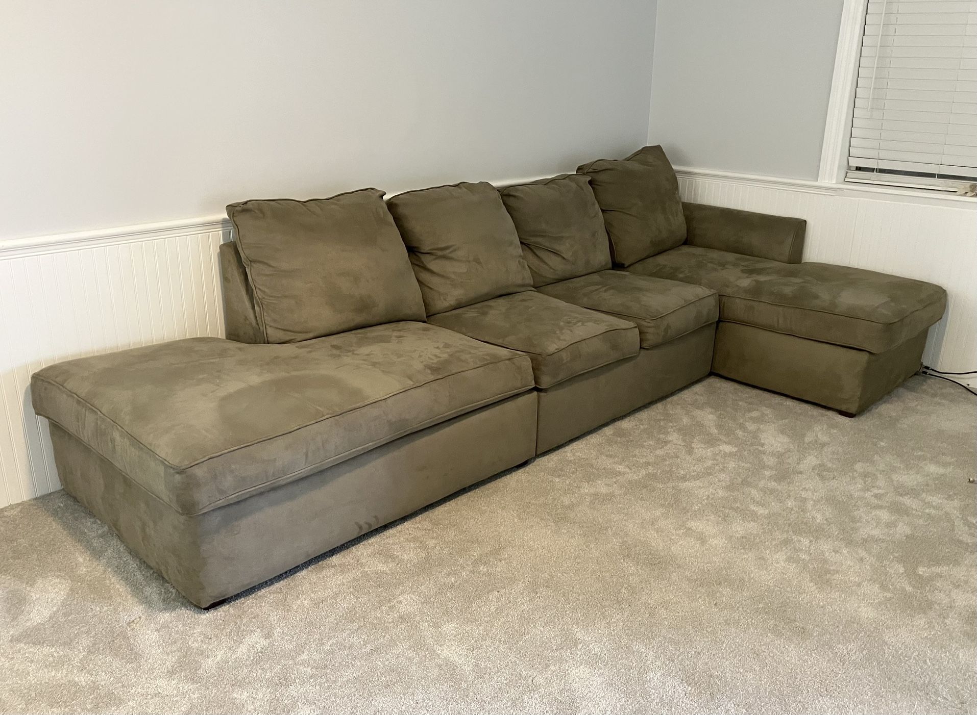 **SECTIONAL SOFA**