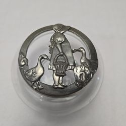 1988 SEAGULL PEWTER GIRL W BASKET & DUCKS CANADA Trinket Dish Lid RARE DESIGN