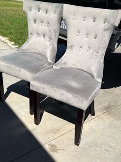 Set of 2 Gray Velvet Tufted Dining Chairs