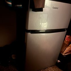 Galanz Mini Fridge 