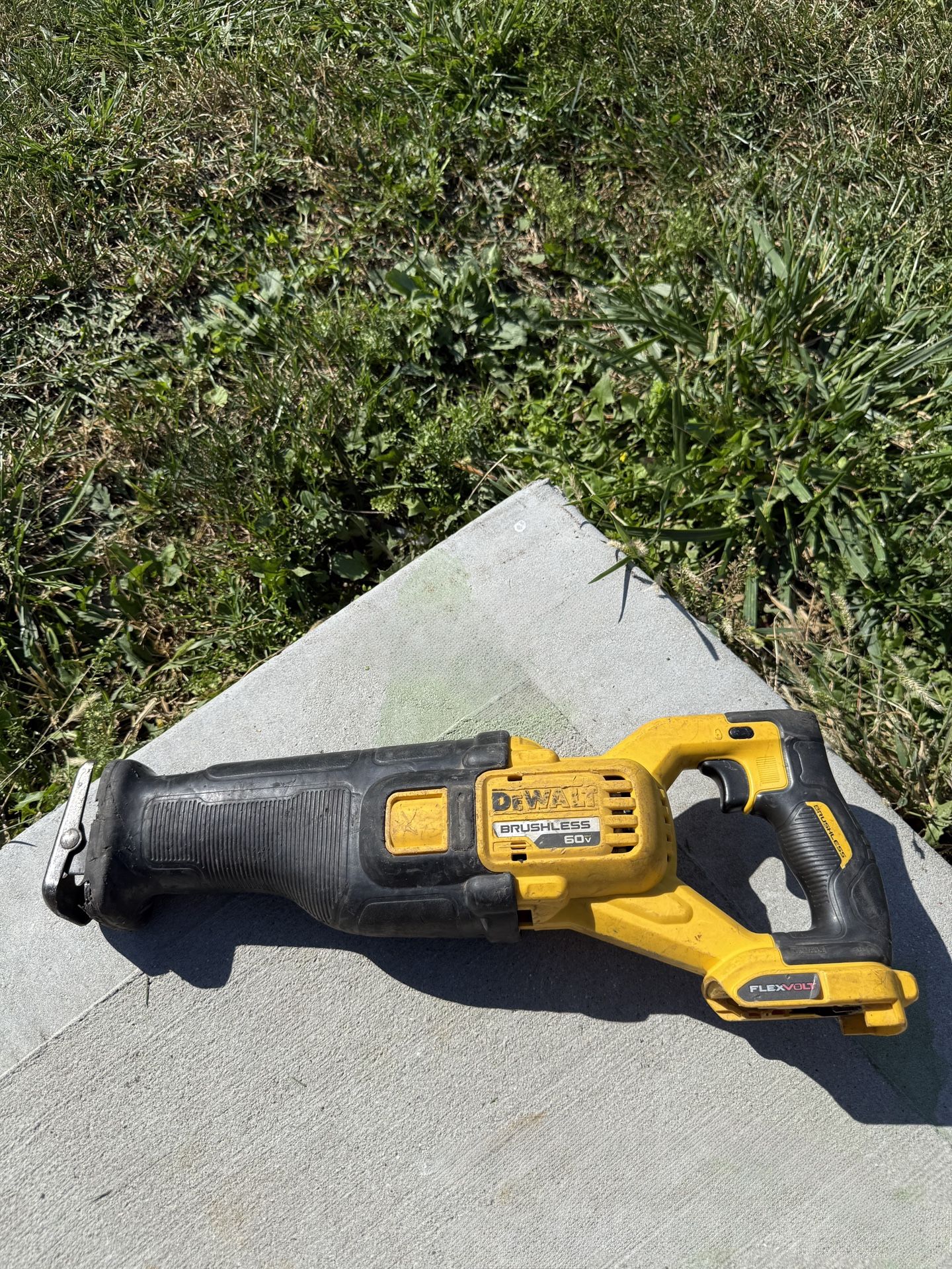 FLEXVOLT 60V MAX Cordless Brushless Reciprocating Saw (Tool Only)