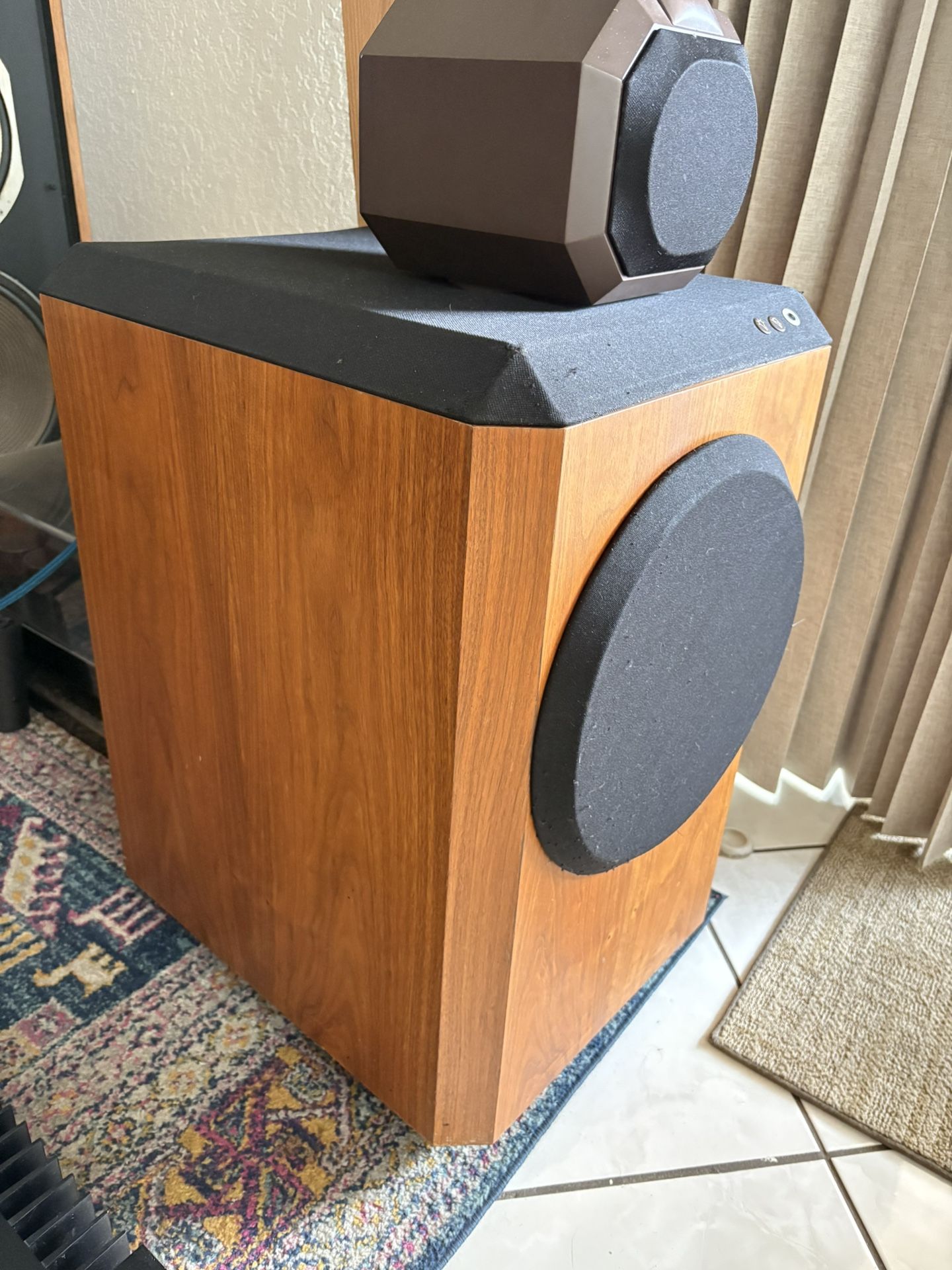 a Pairs B&W 801 Speakers