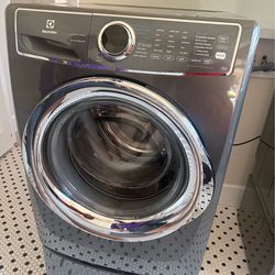 Electrolux 600 Series Washer & Dryer Set + Pedestals - Titanium - Excellent Condition