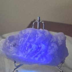 1.4 Lb (618g) Sparkling Blue Fluorite Specimen Reactive With UV Lights 