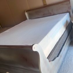 KING SIZE BEDROOM SET. JUEGO DE RECÁMARA TAMAÑO KING