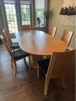 Dining room table and 6 chairs
